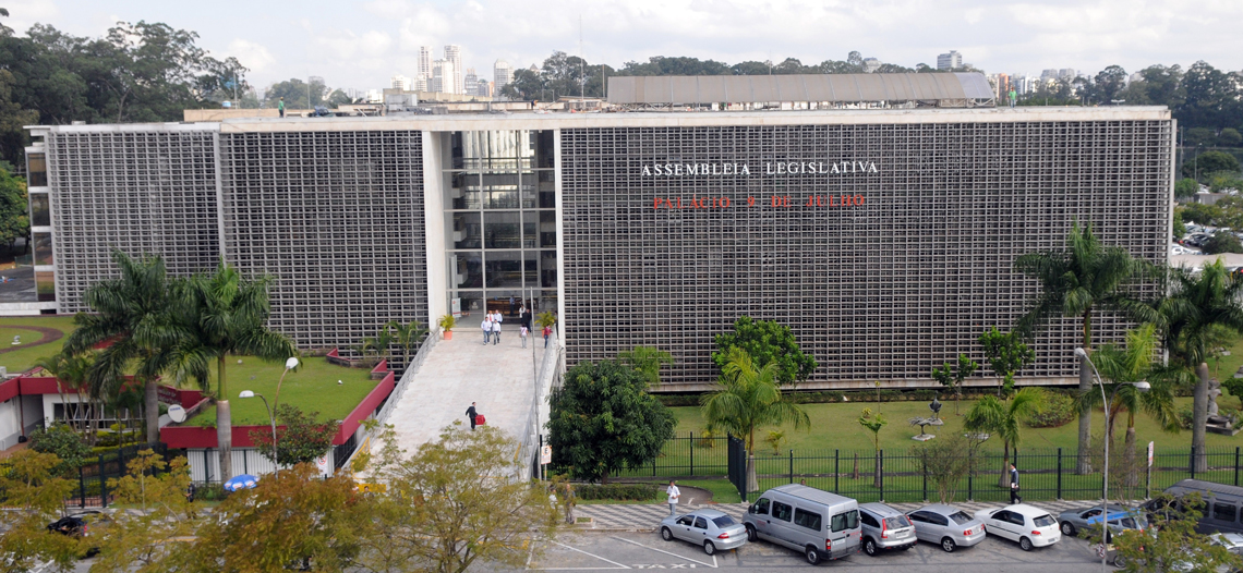 Governo do Estado de São Paulo - ❌ #FakeNews: É falso que a Assembleia  Legislativa do Estado de São Paulo tenha aprovado o aumento do salário do  Governador e dos secretários estaduais.