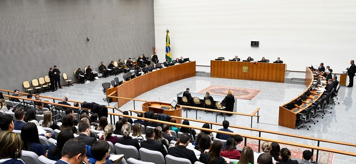 Desistência de candidato aprovado em concurso dá direito à nomeação do próximo candidato “da fila”