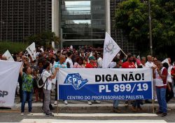 Servidores fizeram manifestação na Alesp contra o ‘projeto do calote’. Assista ao vídeo